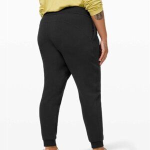 Lululemon black scuba jogger Gem
